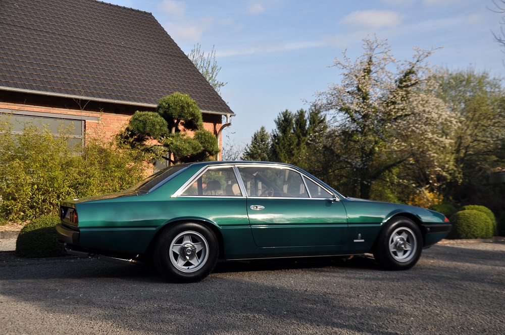 Ferrari 365 GT4 2+2 Seite rechts2